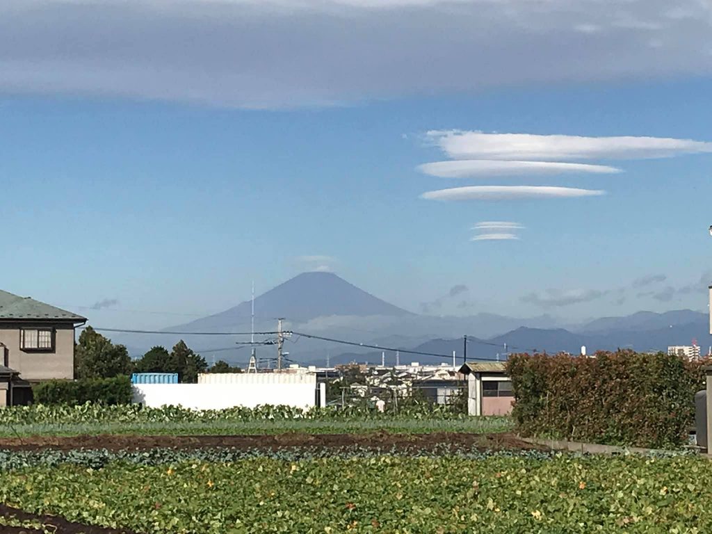 今日は富士山がよく見えて、しかも不思議な雲も