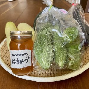 蜂蜜と野菜の写真